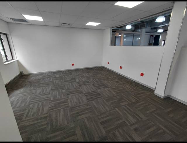 1,349M² OFFICE TO LET IN VORNA VALLEY